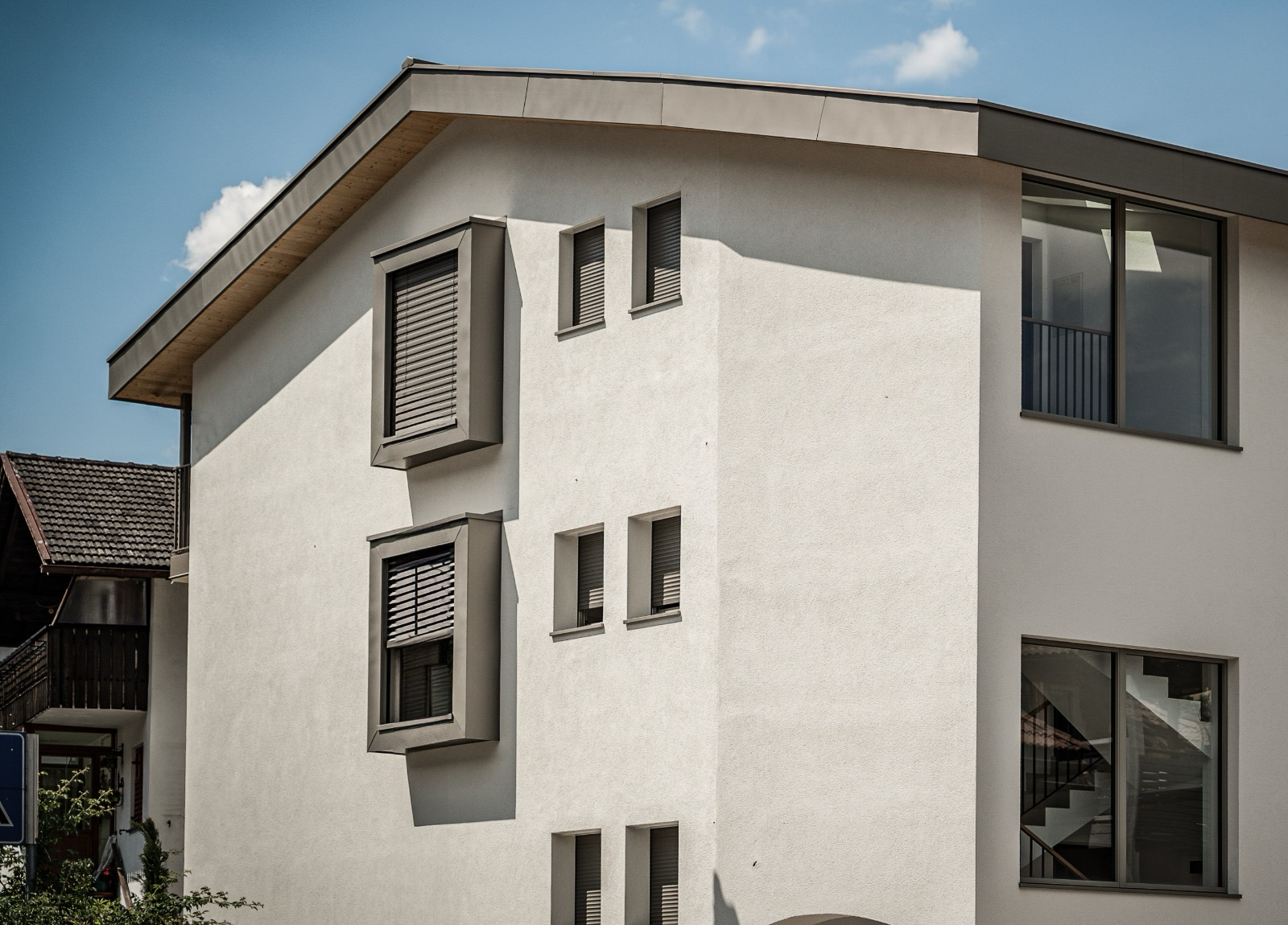 Mehrfamilienhaus mit Holzfassade